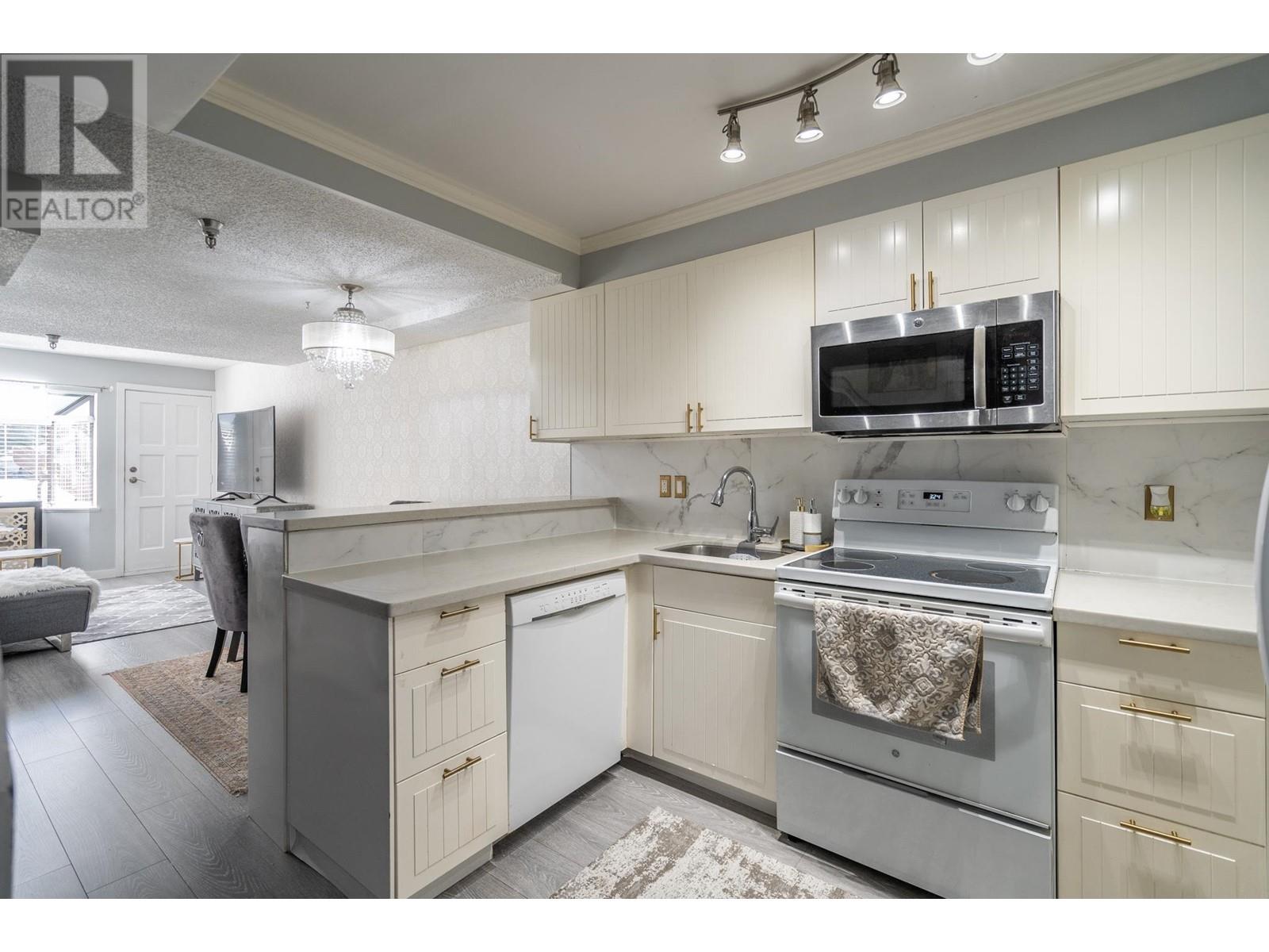 101 1363 Clyde Avenue, West Vancouver