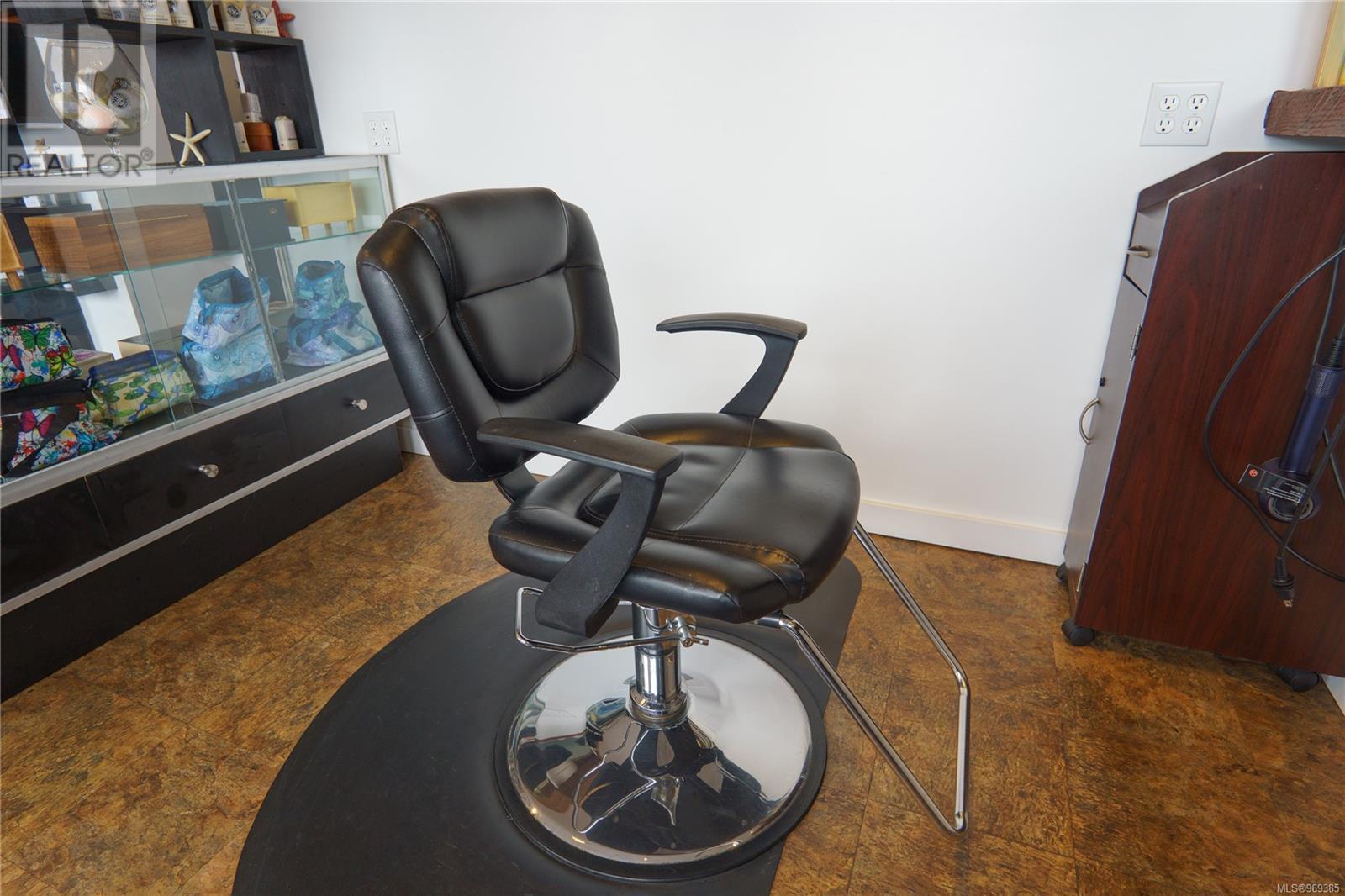 2 1620 Peninsula Rd, Ucluelet