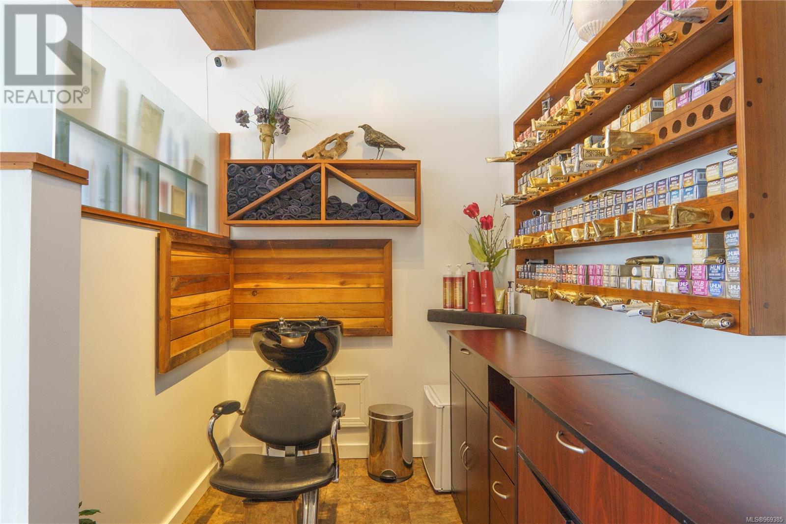 2 1620 Peninsula Rd, Ucluelet