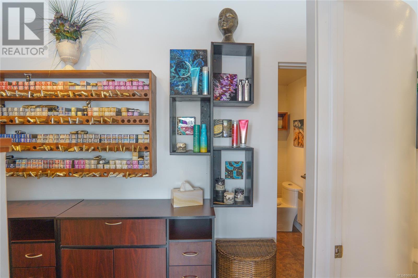 2 1620 Peninsula Rd, Ucluelet