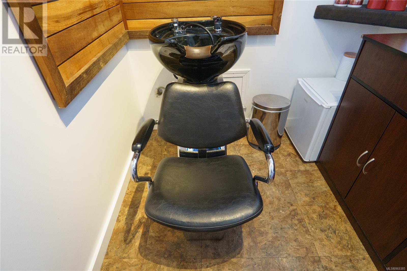 2 1620 Peninsula Rd, Ucluelet