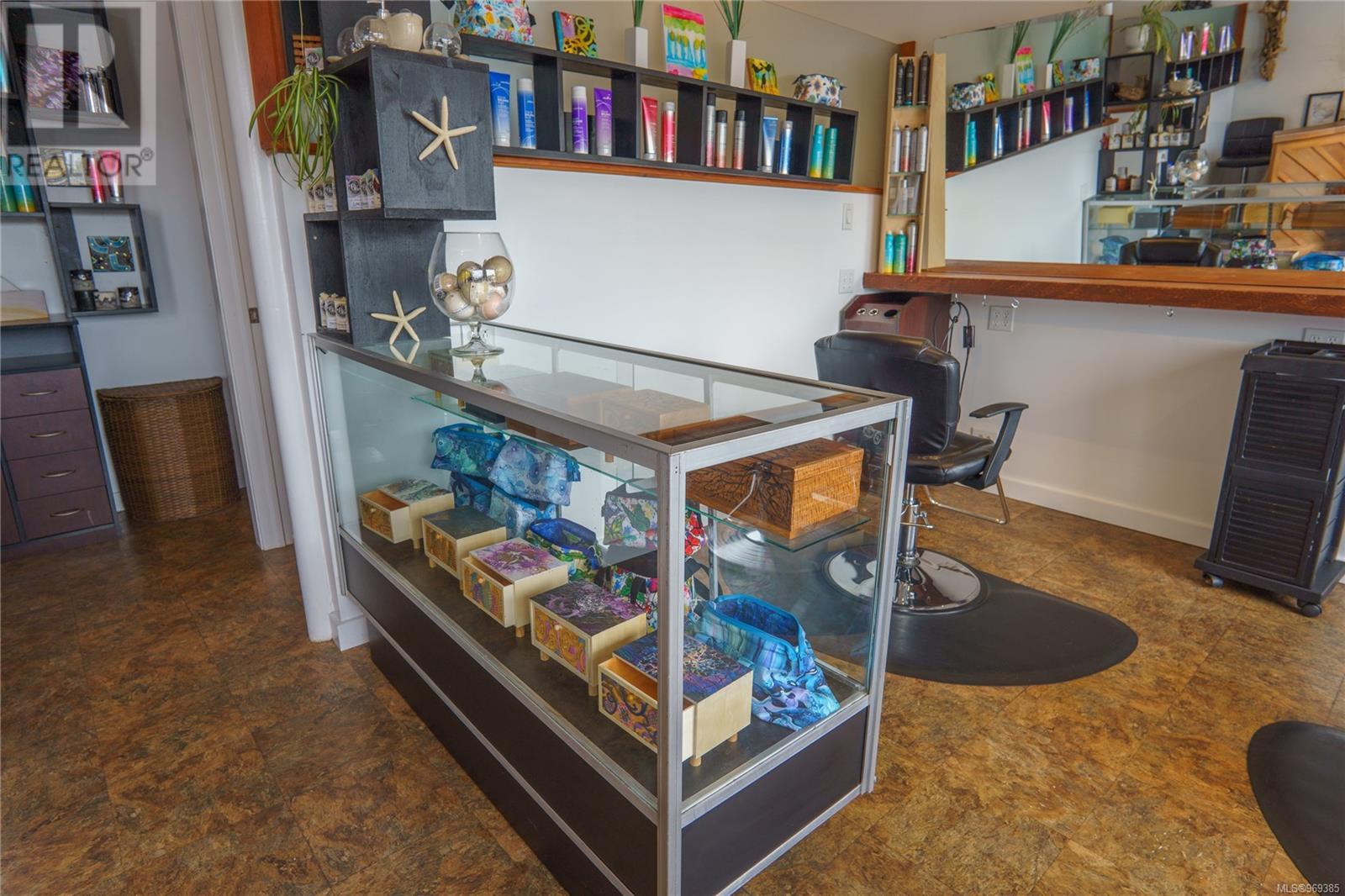 2 1620 Peninsula Rd, Ucluelet