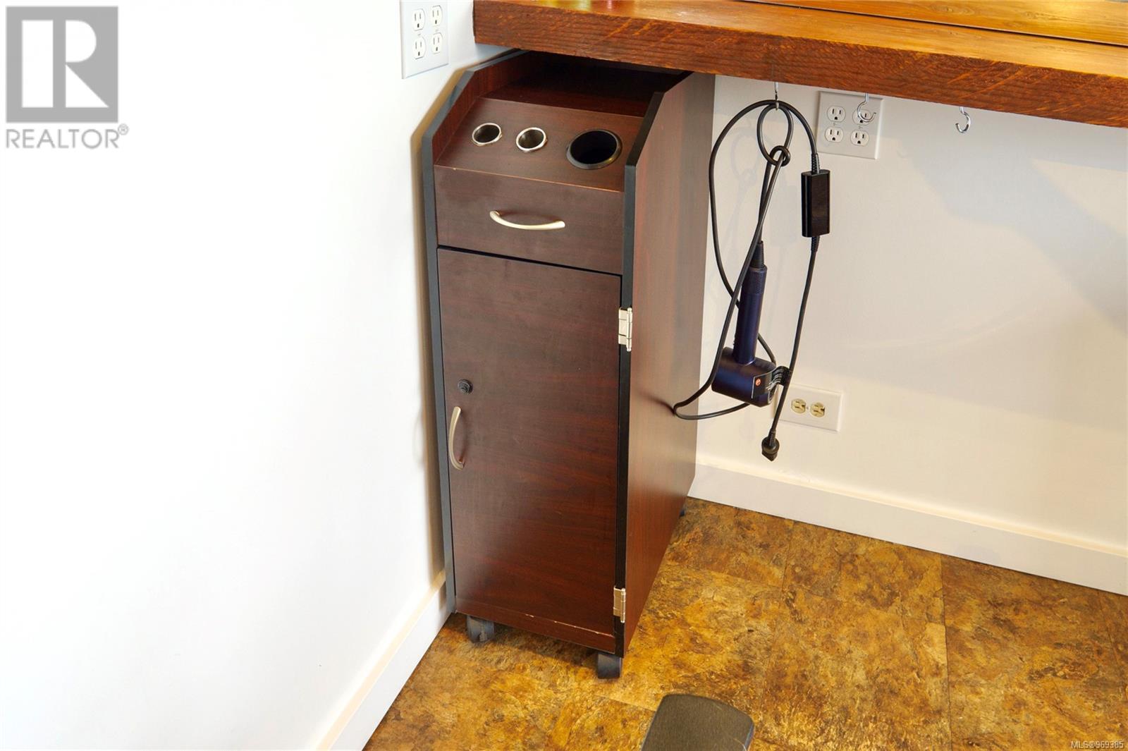 2 1620 Peninsula Rd, Ucluelet