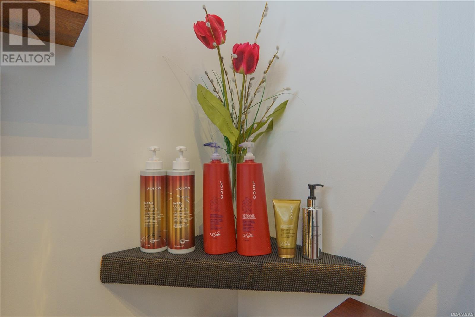 2 1620 Peninsula Rd, Ucluelet