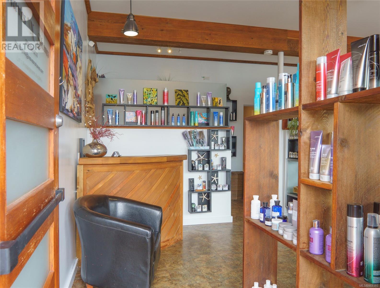 2 1620 Peninsula Rd, Ucluelet