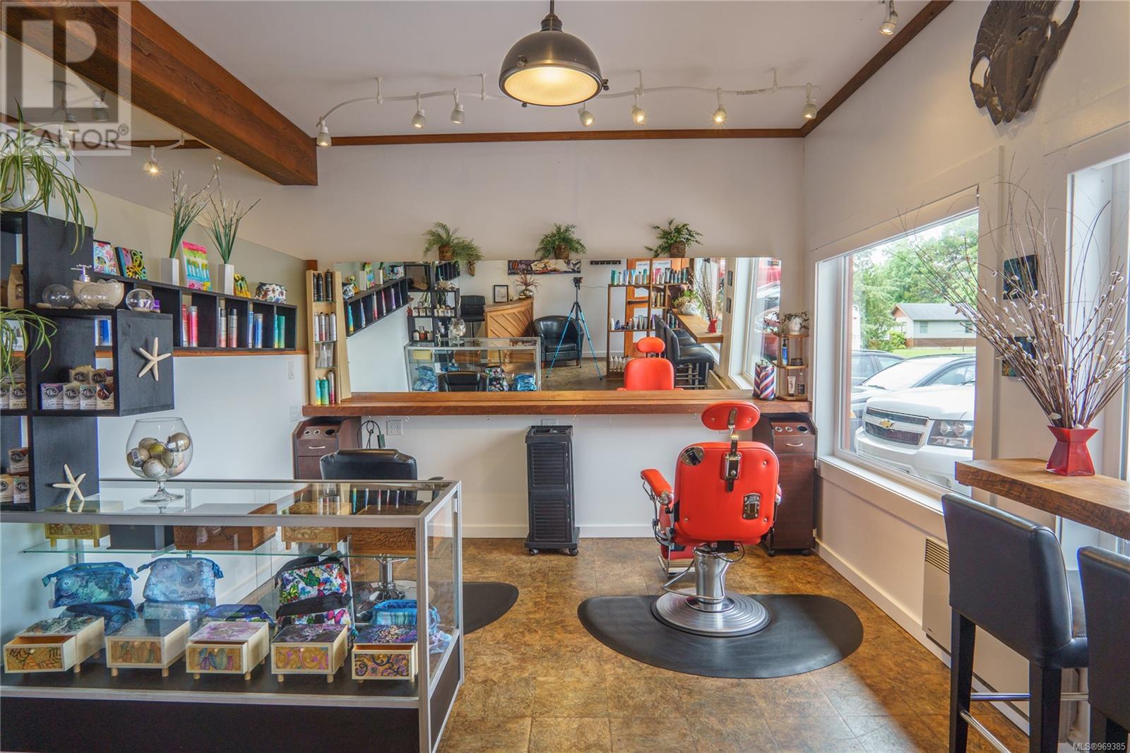 2 1620 Peninsula Rd, Ucluelet