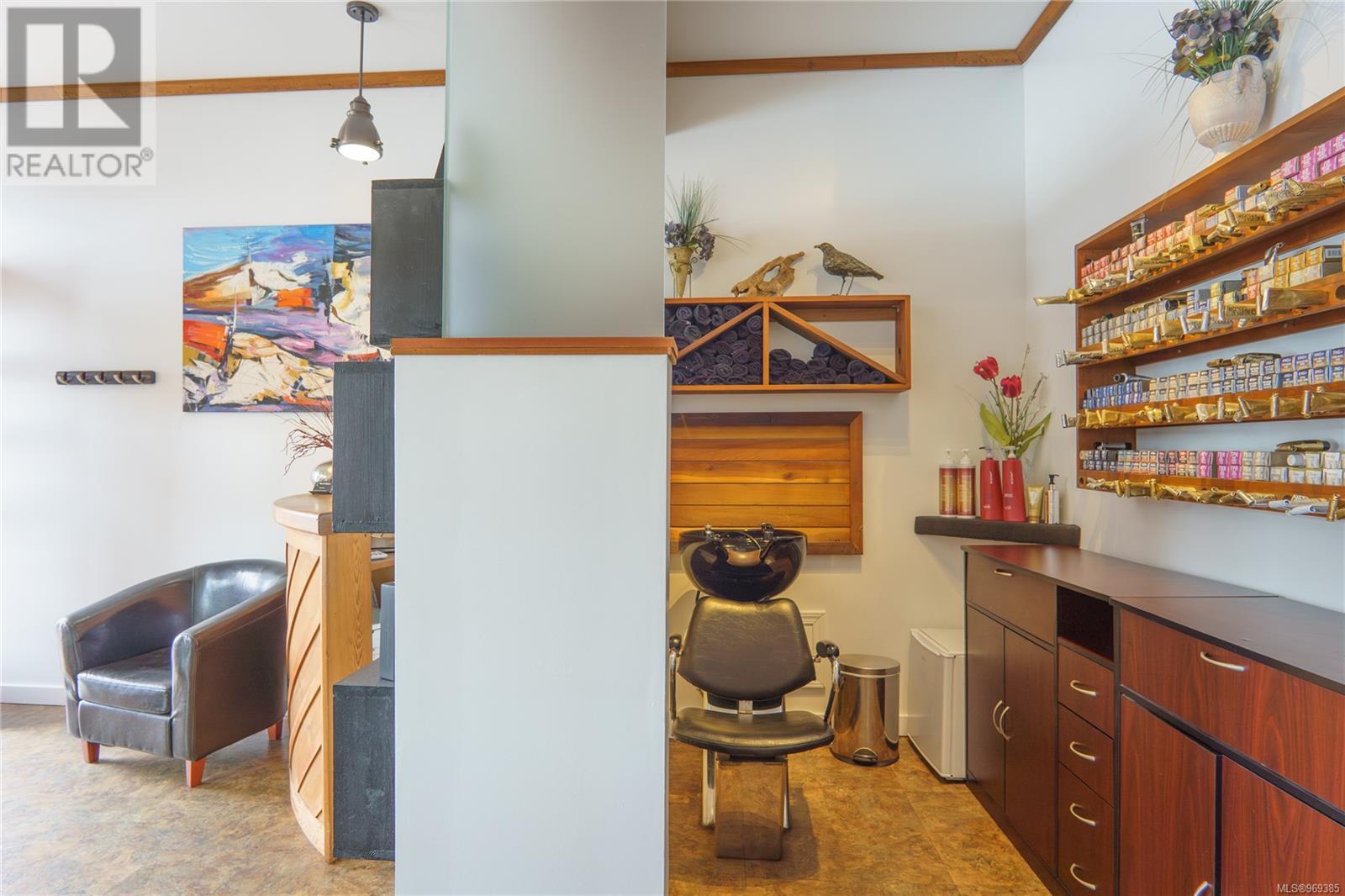 2 1620 Peninsula Rd, Ucluelet