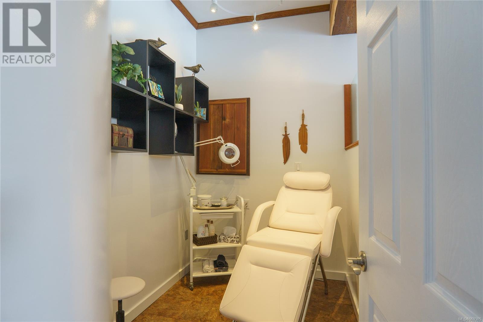 2 1620 Peninsula Rd, Ucluelet