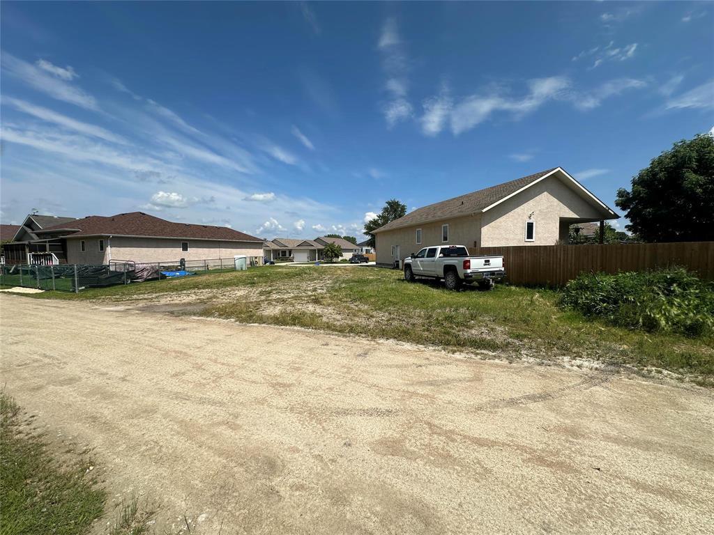 Photo 2 of 38 Burr Oak Way, Beausejour MB