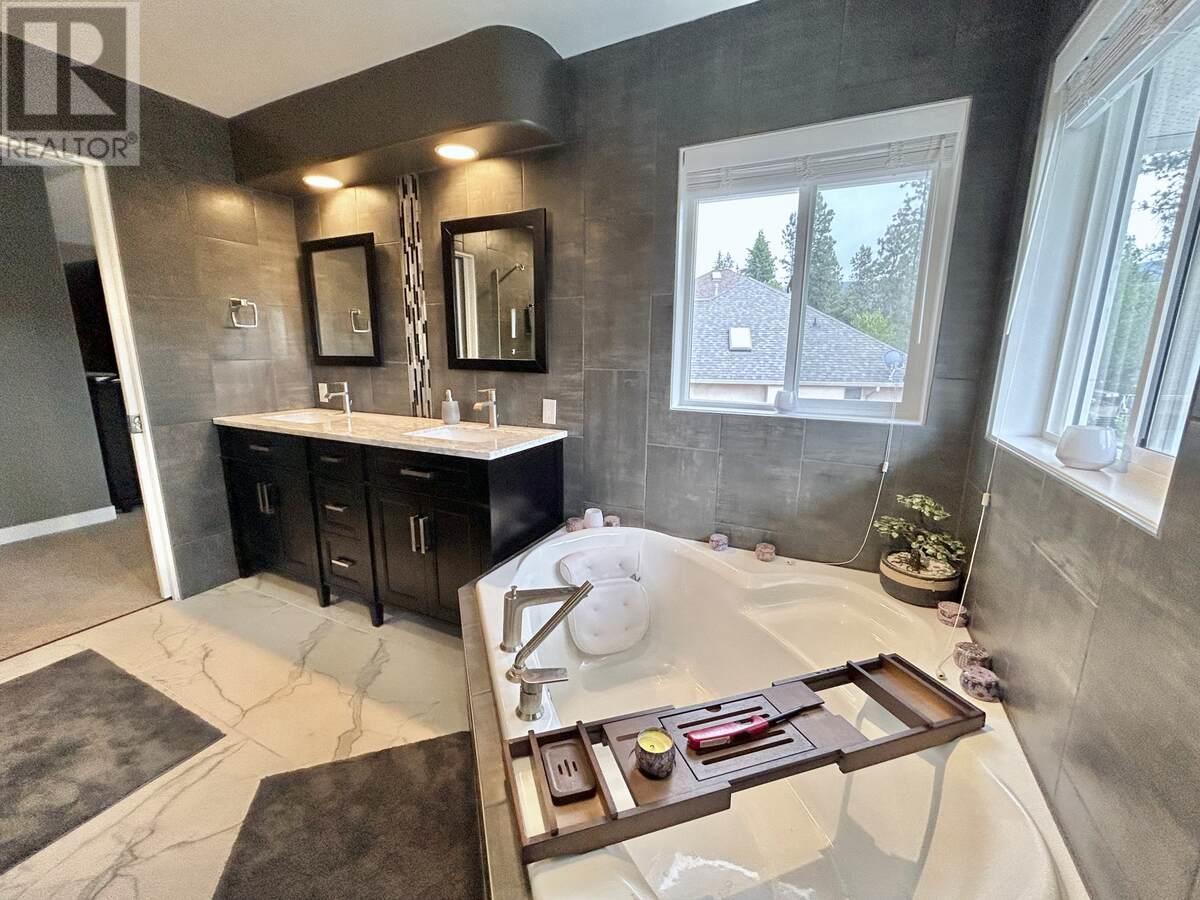  3911 Lakevale Place, Kelowna