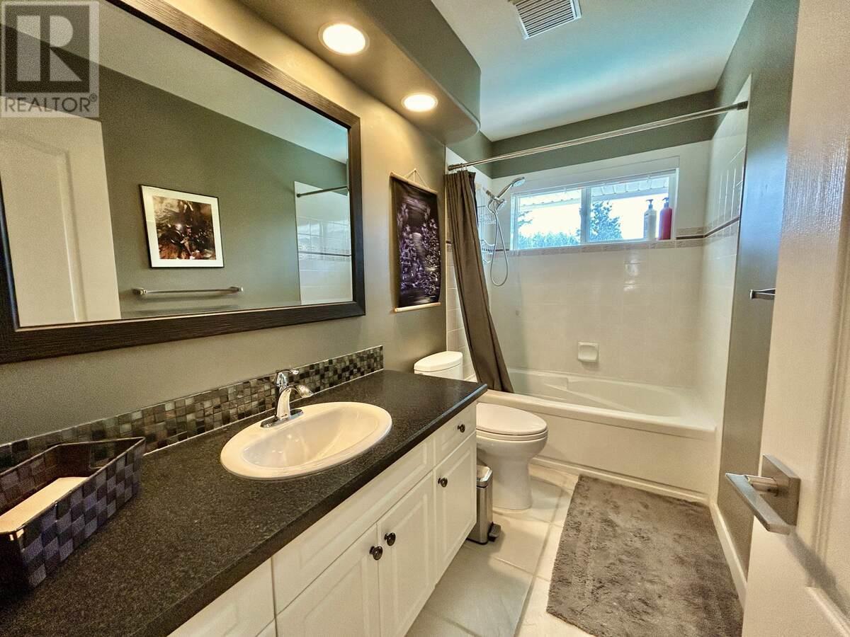  3911 Lakevale Place, Kelowna