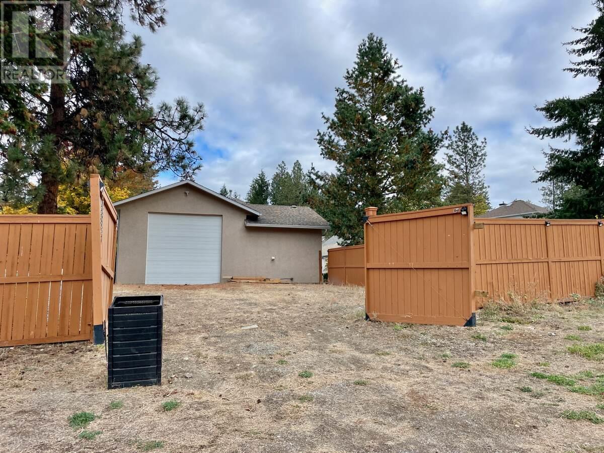  3911 Lakevale Place, Kelowna