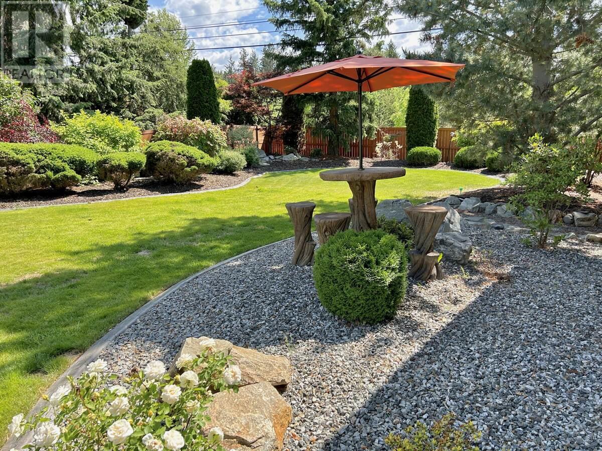  3911 Lakevale Place, Kelowna