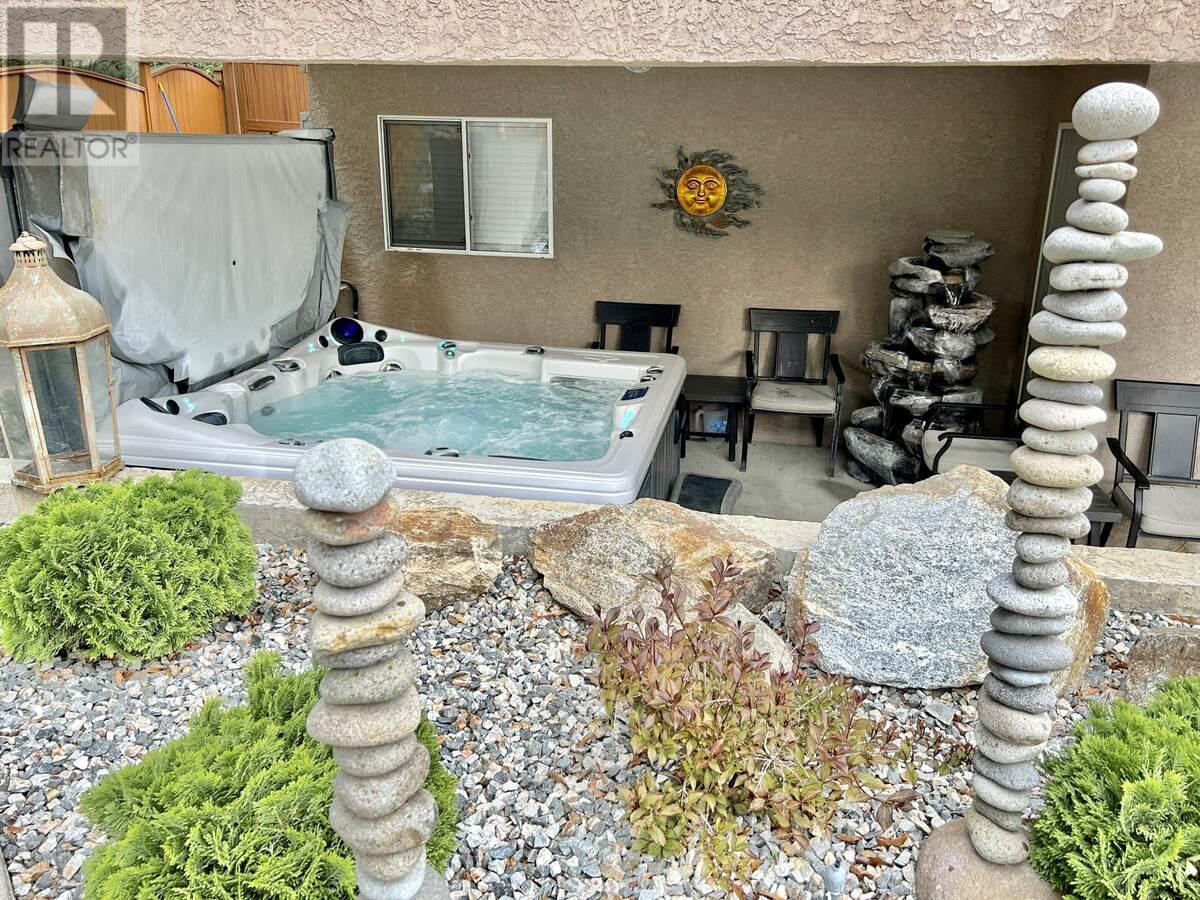  3911 Lakevale Place, Kelowna