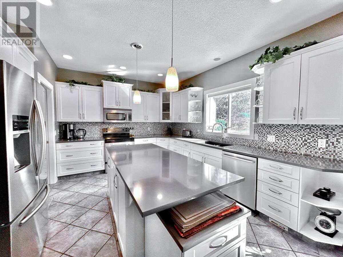  3911 Lakevale Place, Kelowna