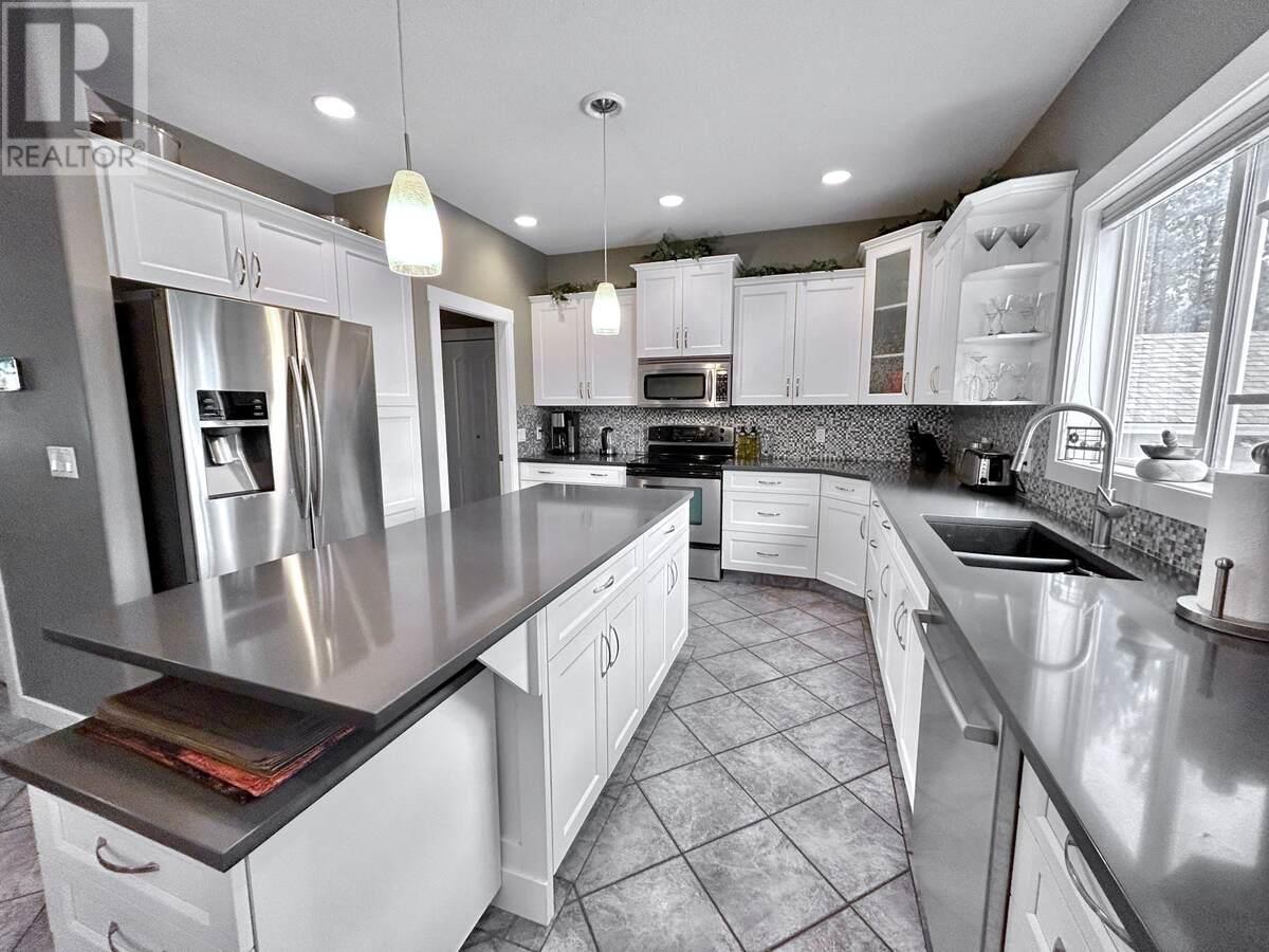  3911 Lakevale Place, Kelowna
