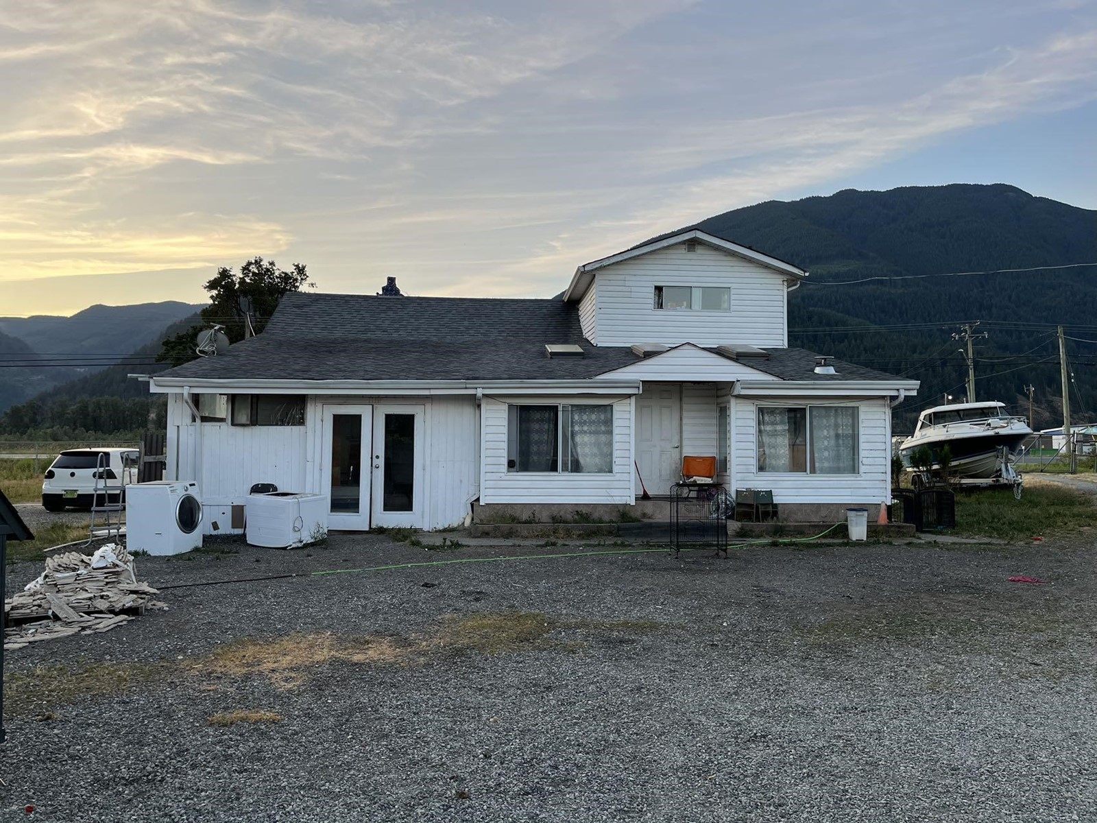 39582 LOUGHEED HIGHWAY, Mission
