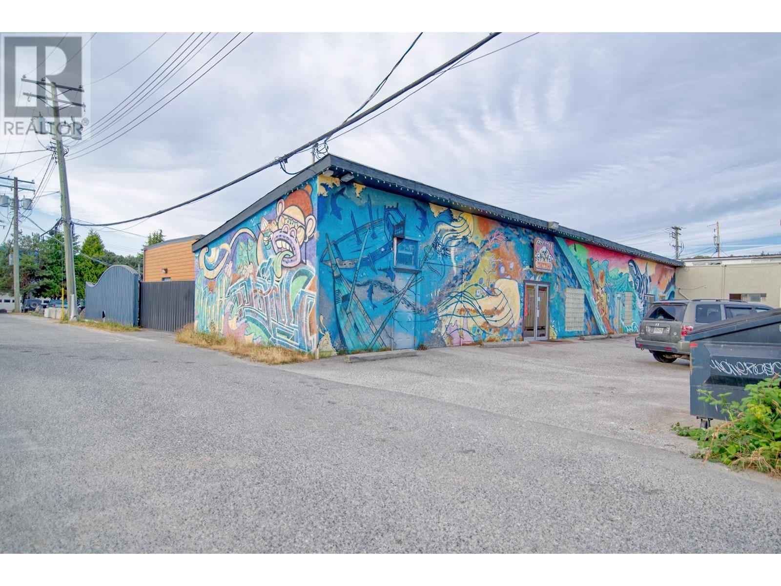 5549 WHARF AVENUE, Sechelt