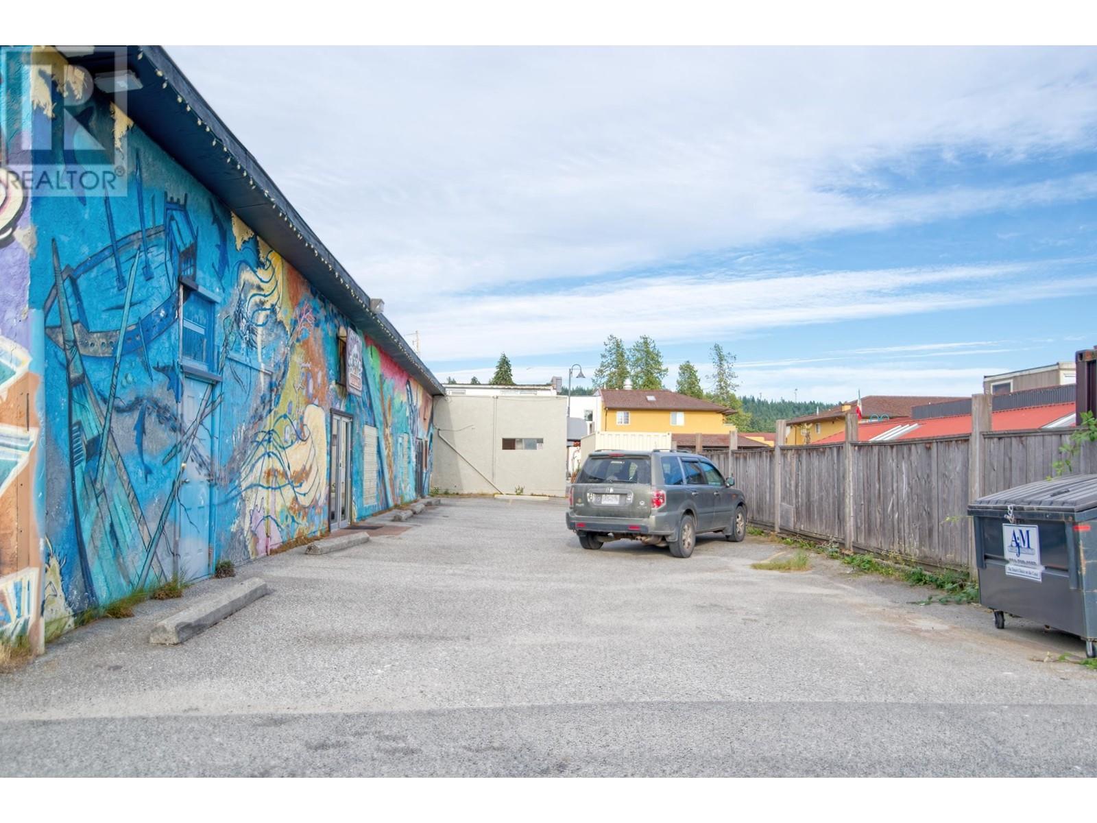 5549 WHARF AVENUE, Sechelt