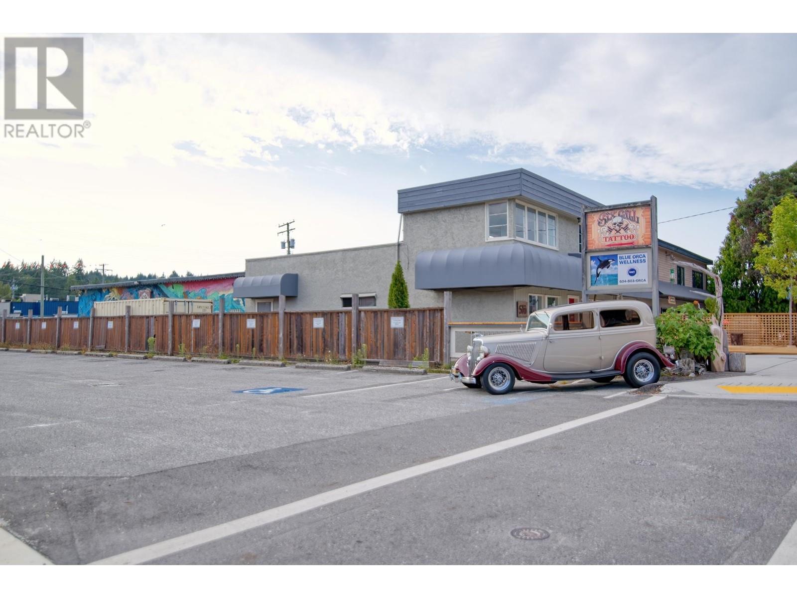 5549 WHARF AVENUE, Sechelt