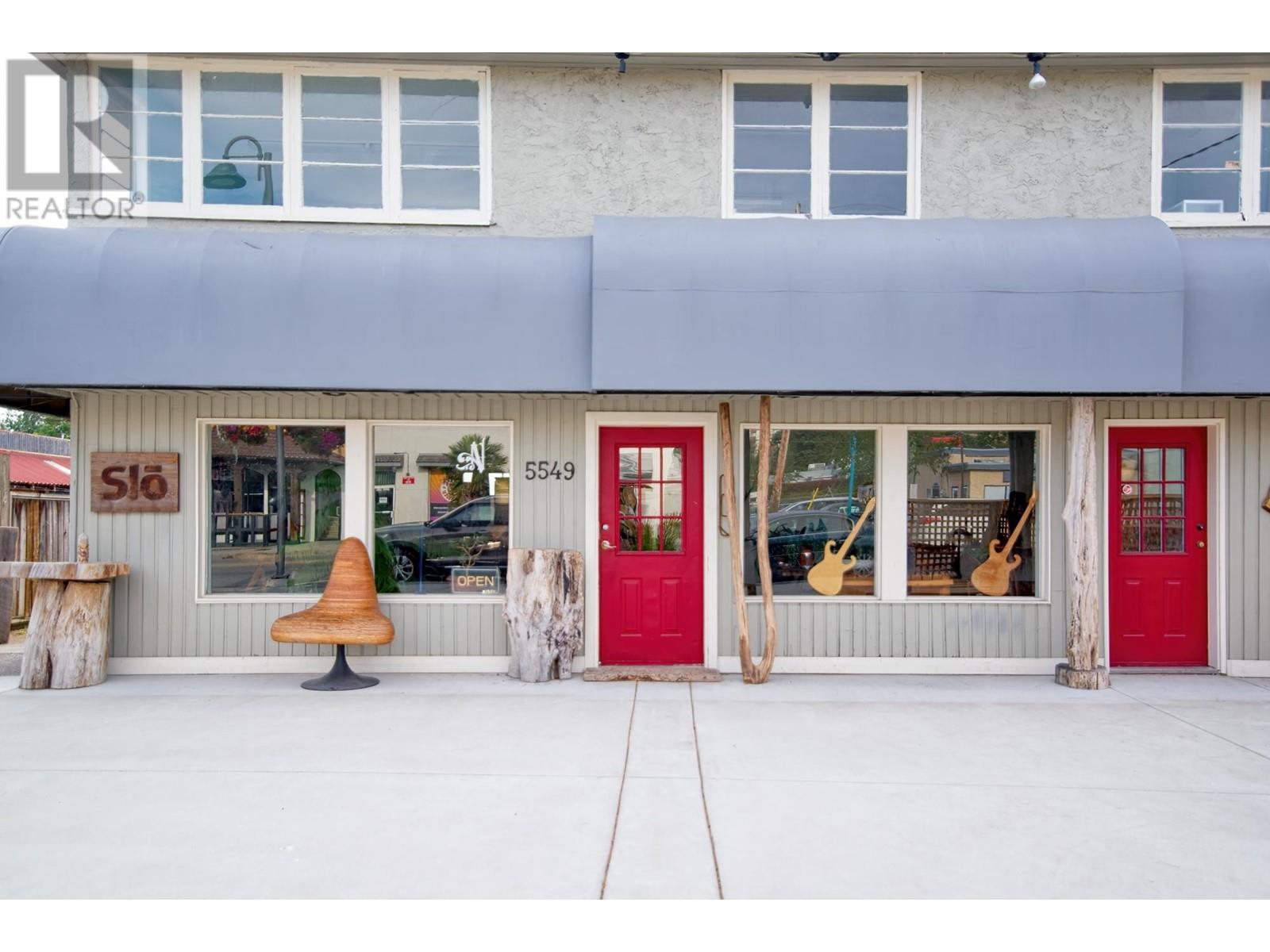 5549 WHARF AVENUE, Sechelt