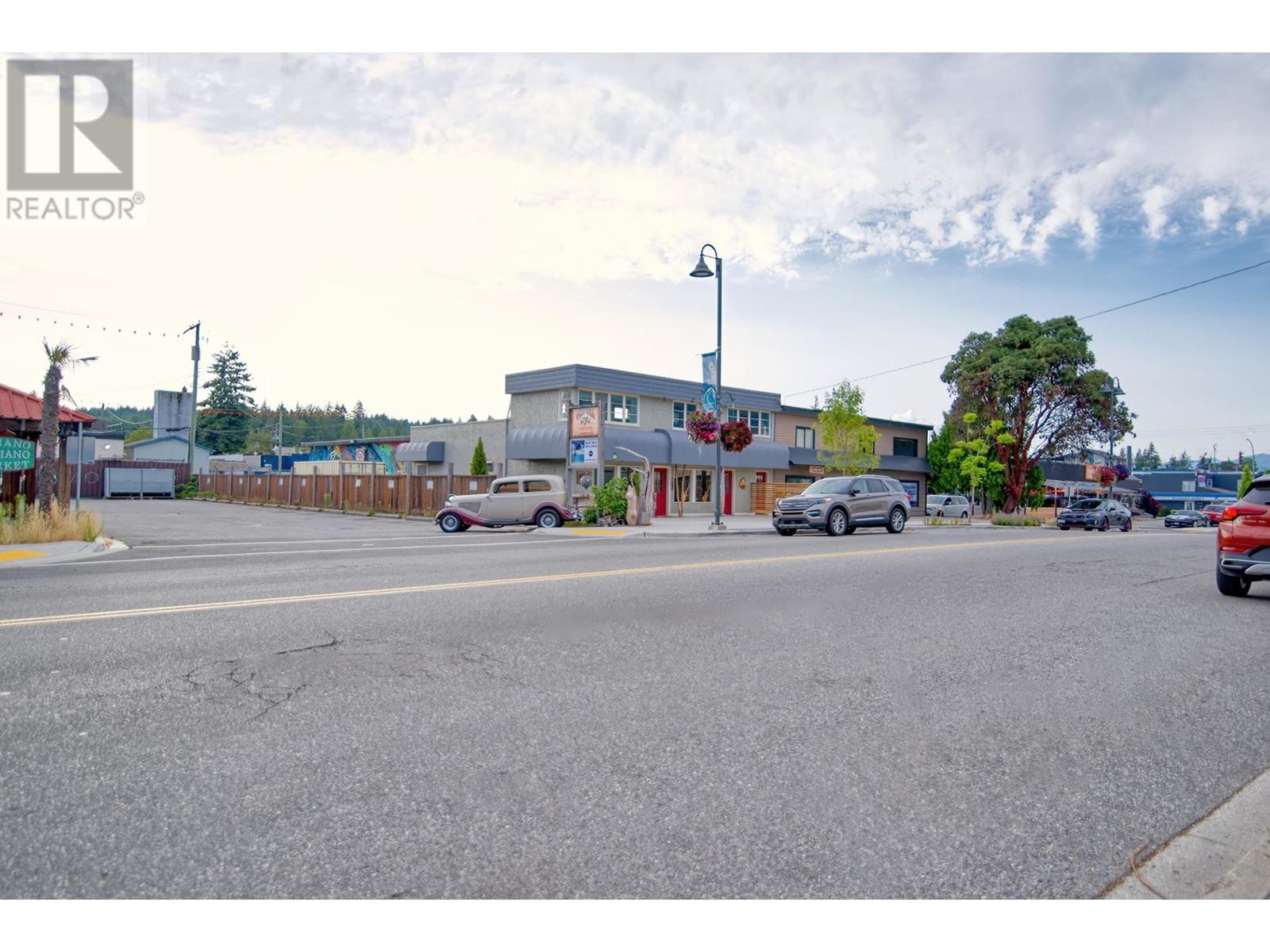5549 WHARF AVENUE, Sechelt