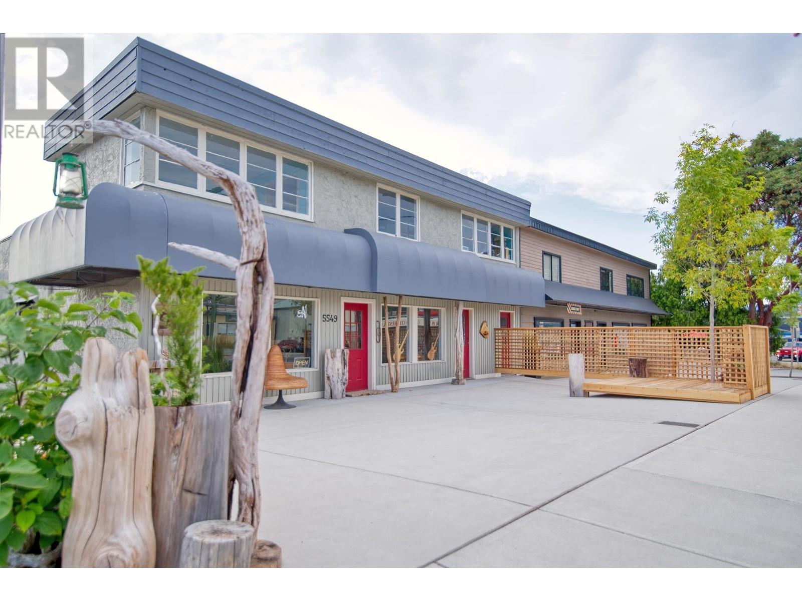 5549 WHARF AVENUE, Sechelt