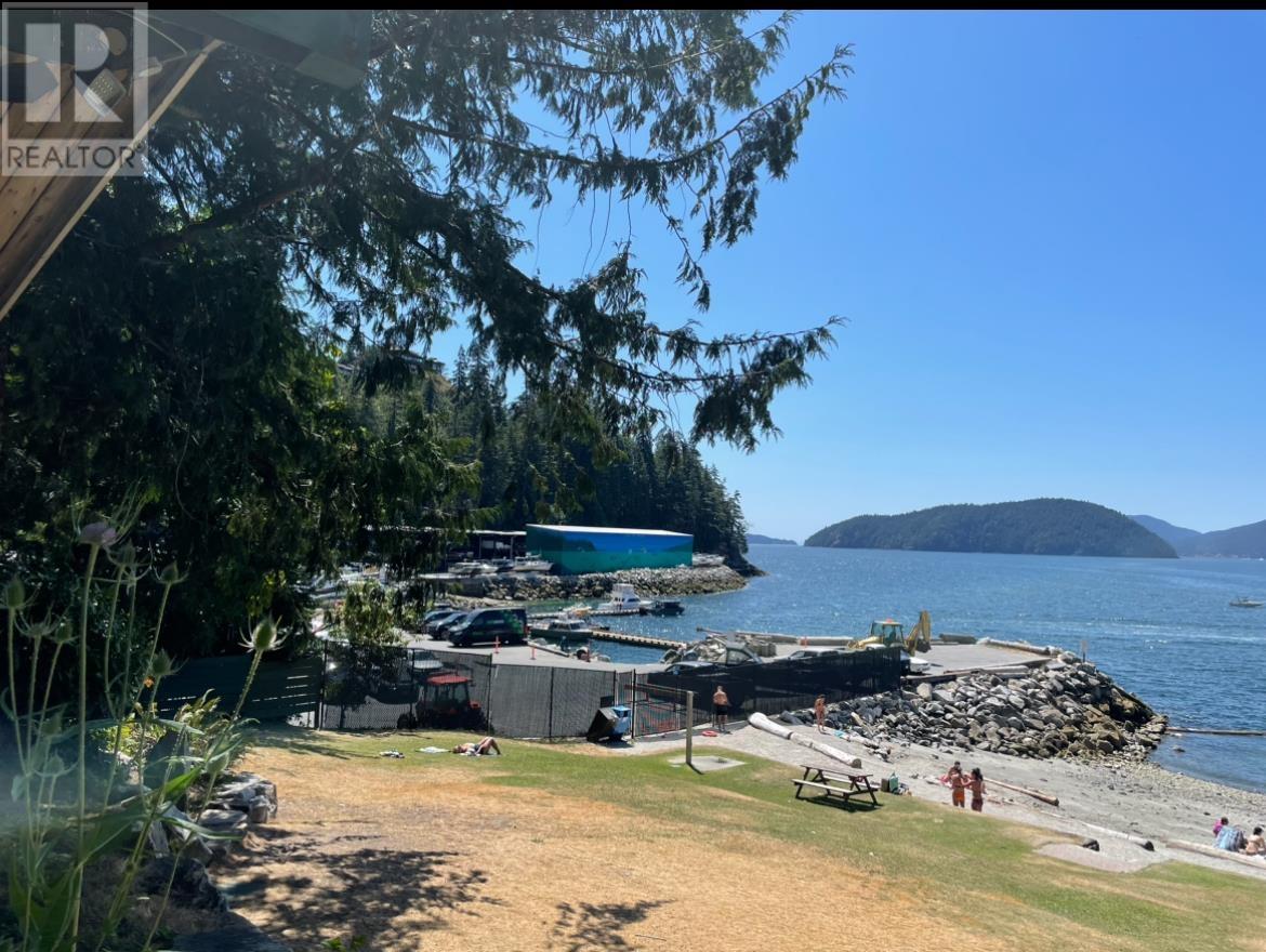 35 LIONS BAY AVENUE, Lions Bay