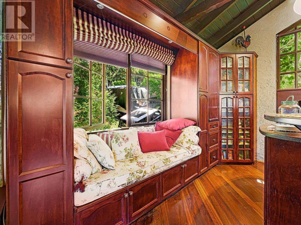 35 LIONS BAY AVENUE, Lions Bay