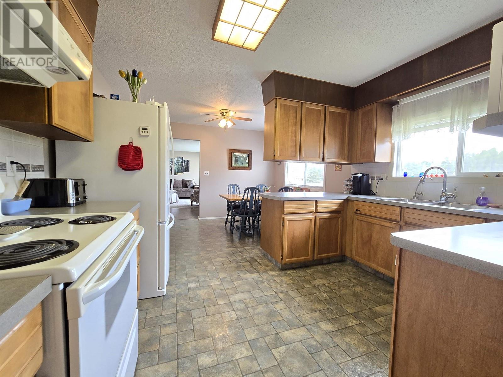 1411 6TH AVENUE, Valemount