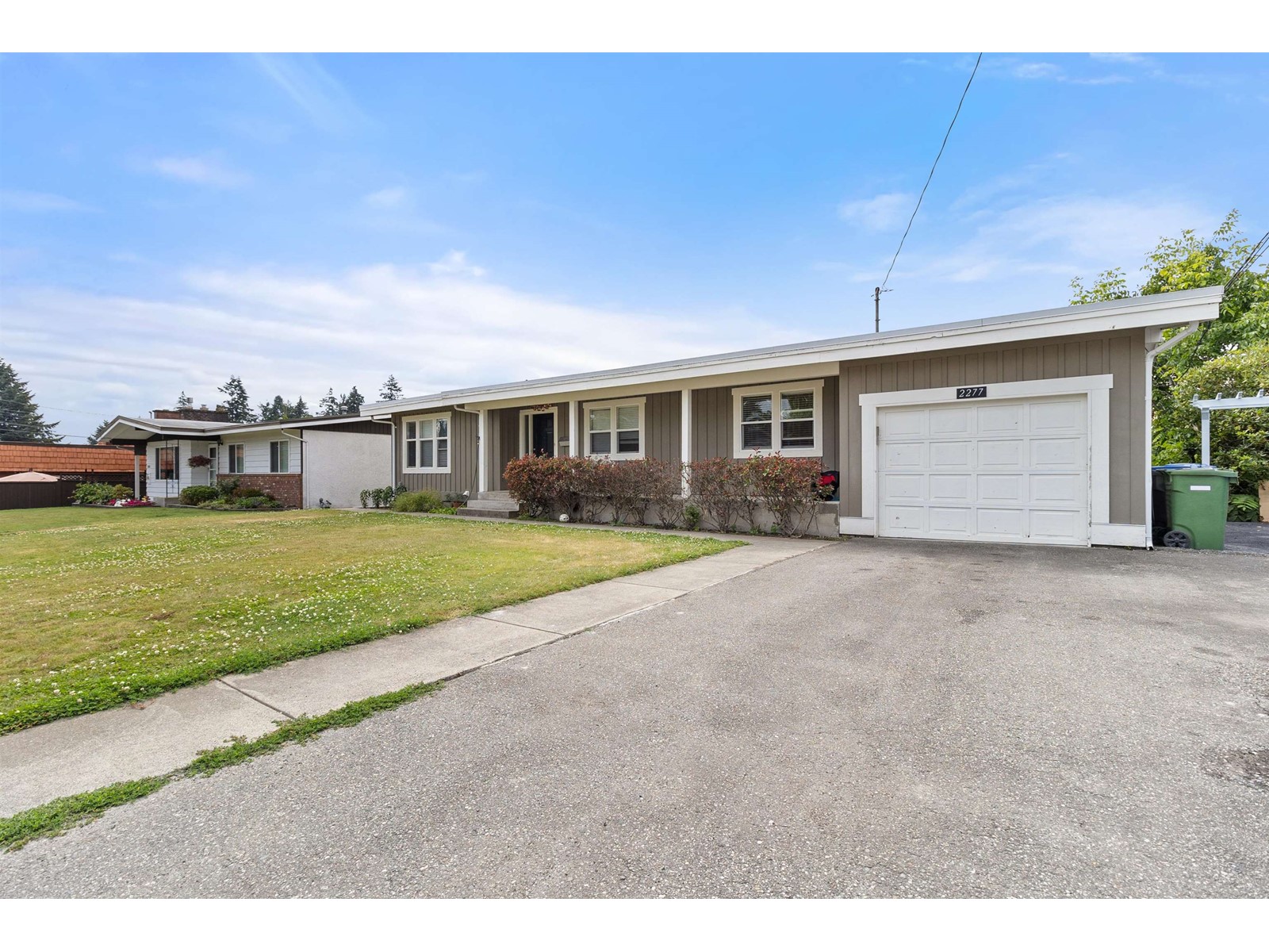 2277 RAINIER STREET, Abbotsford real estate listing R2911472