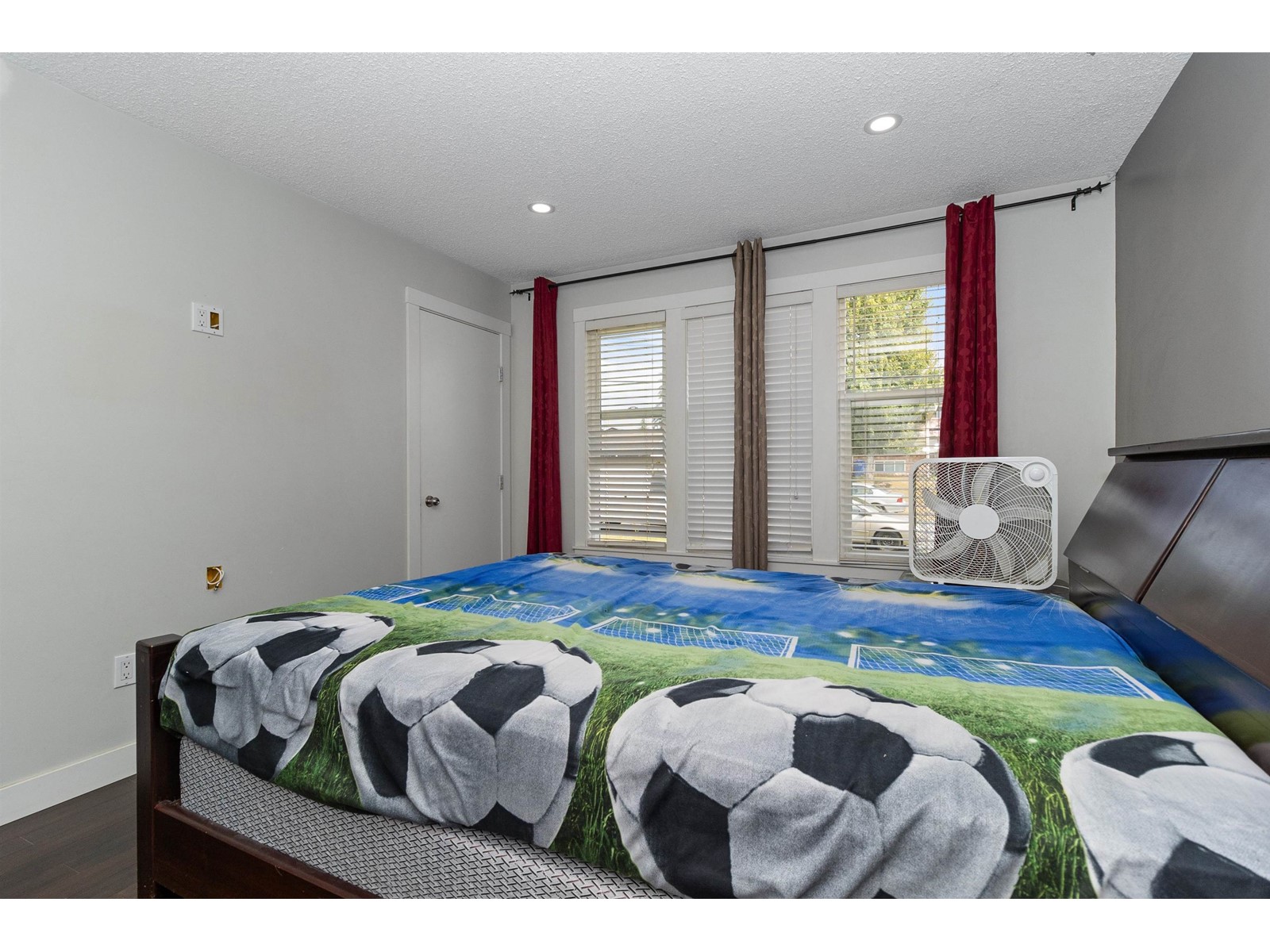 2277 RAINIER STREET, Abbotsford real estate listing R2911472