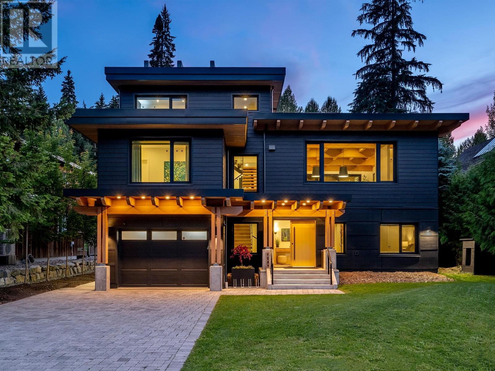 7289 South Fitzsimmons Road, Whistler