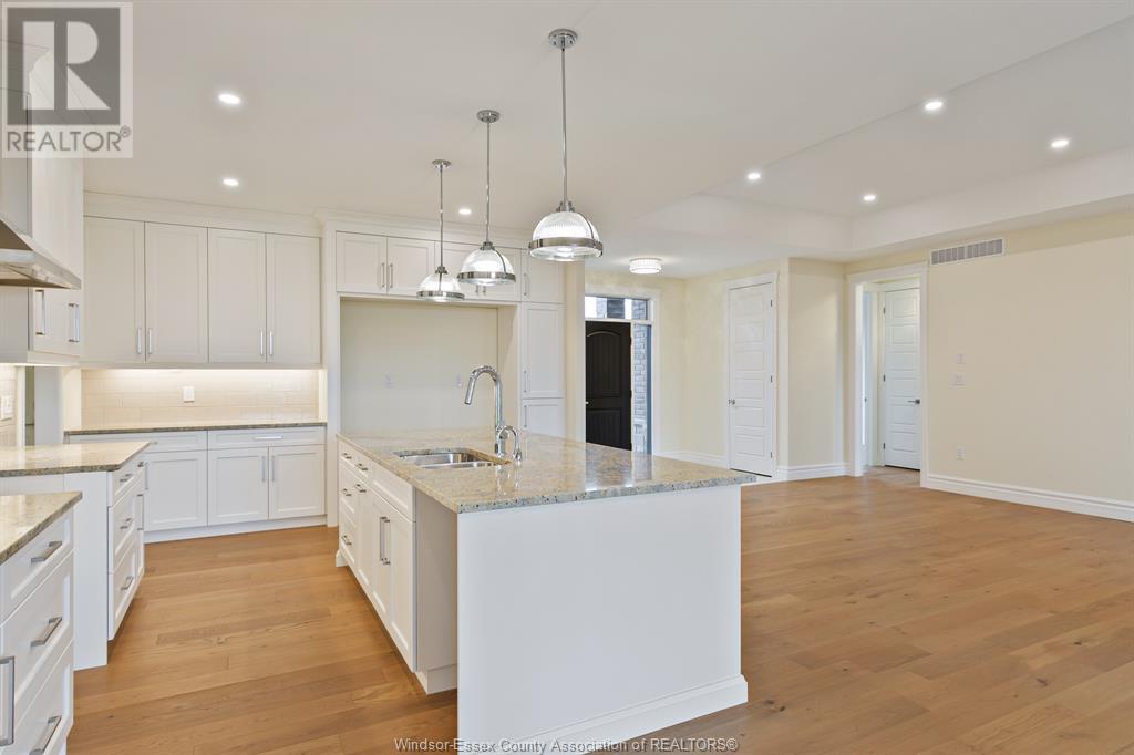 Photo 5 of 2504 Mayfair South, Lasalle ON