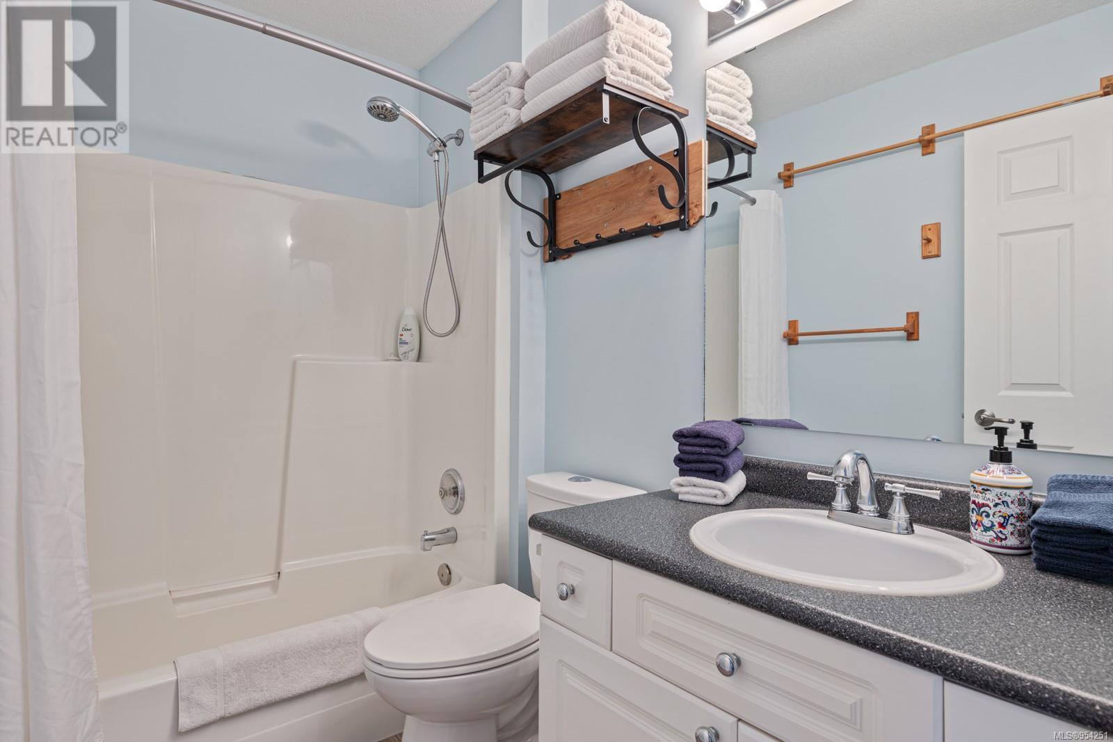 305 1105 Henry Rd, Courtenay real estate listing 954251