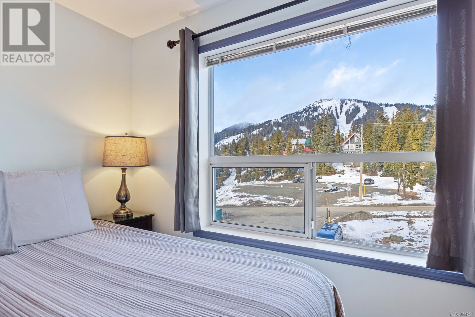 305 1105 Henry Rd, Courtenay real estate listing 954251