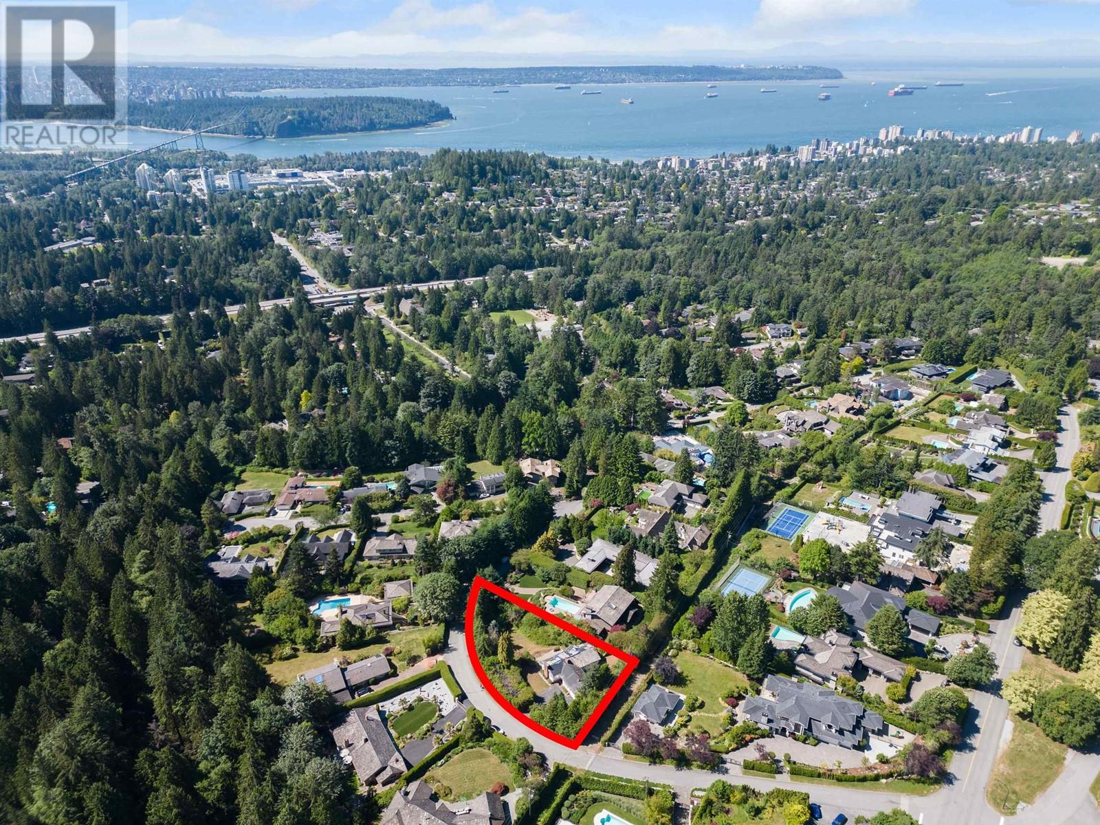 635 GLENMAROON ROAD, West Vancouver