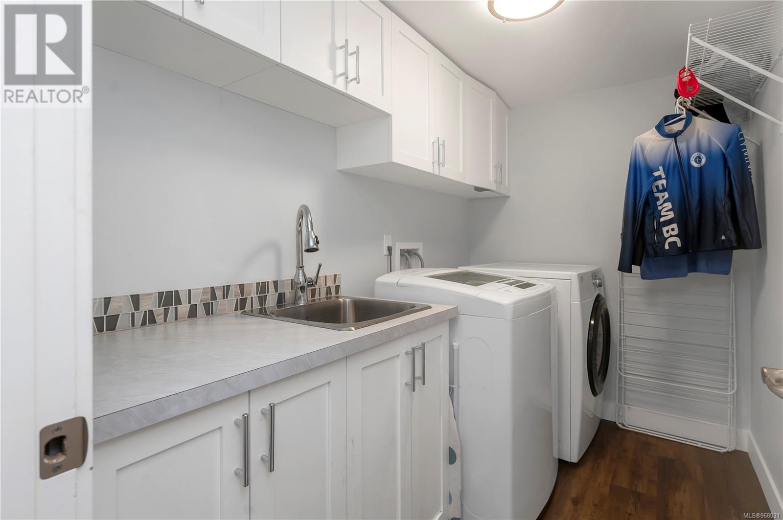 3668 Vermont Pl, Campbell River real estate listing 968031