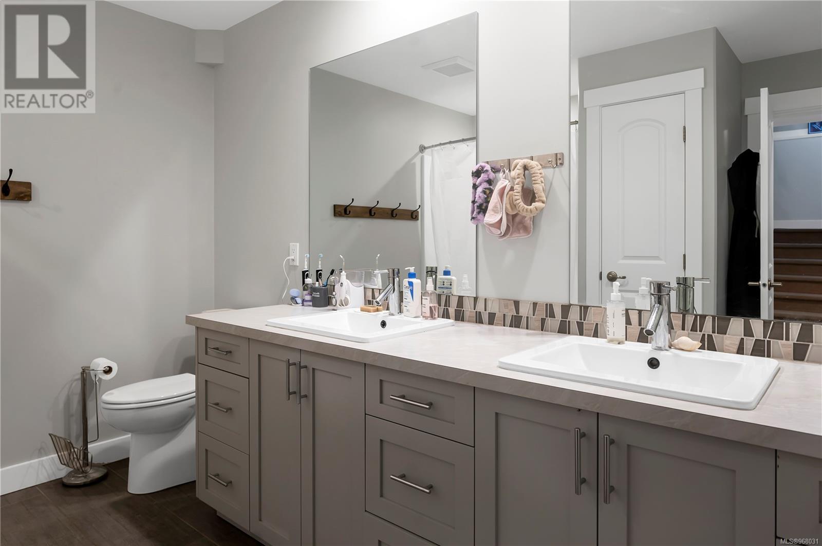 3668 Vermont Pl, Campbell River real estate listing 968031