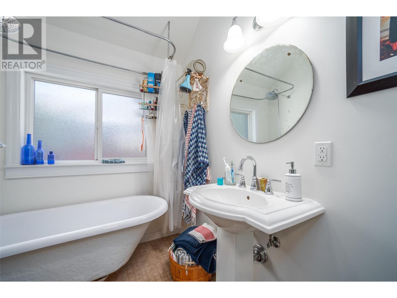 930 Vernon Avenue, Penticton