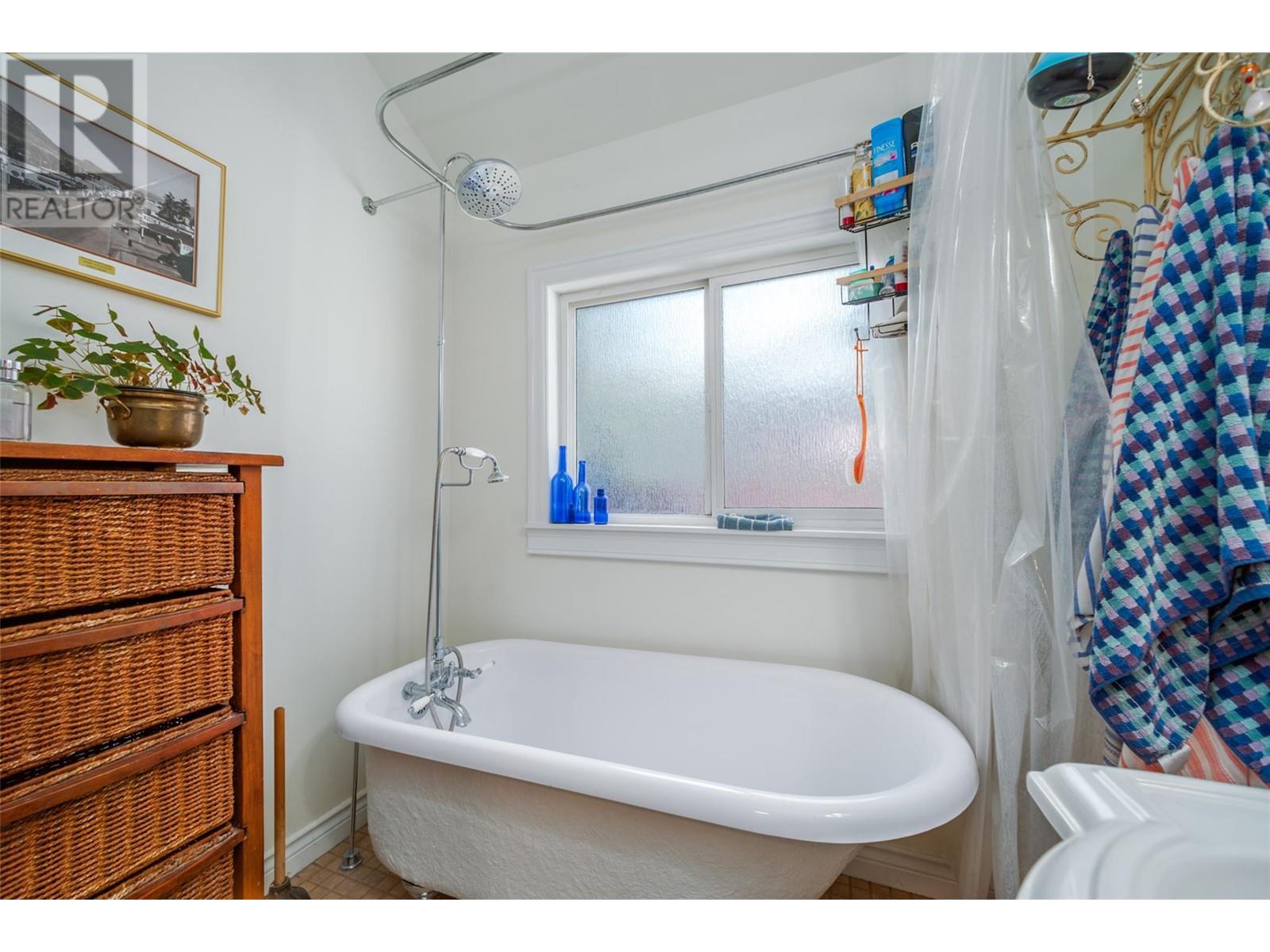 930 Vernon Avenue, Penticton