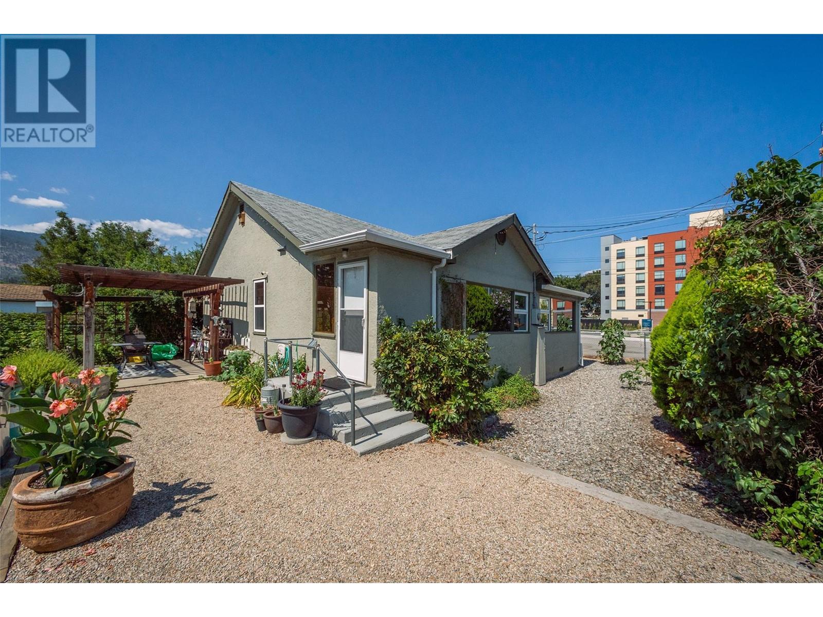 930 Vernon Avenue, Penticton