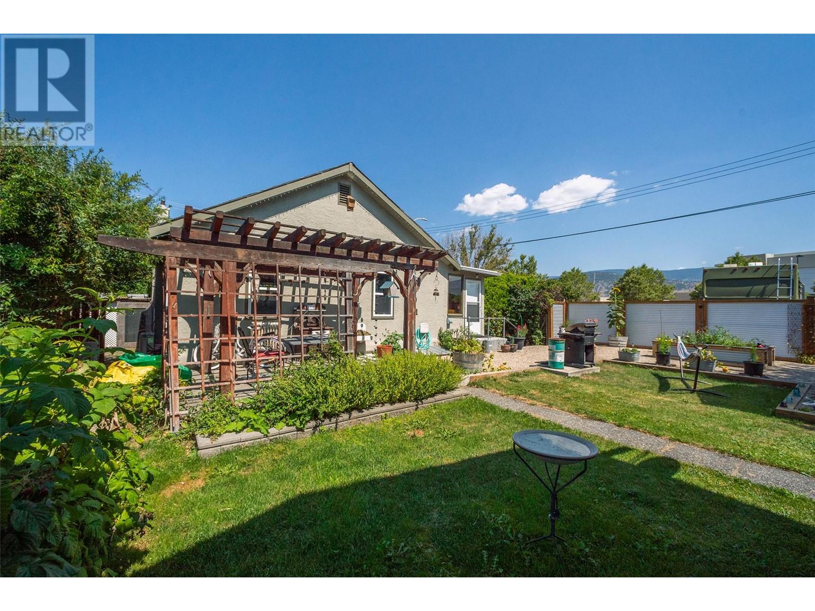 930 Vernon Avenue, Penticton