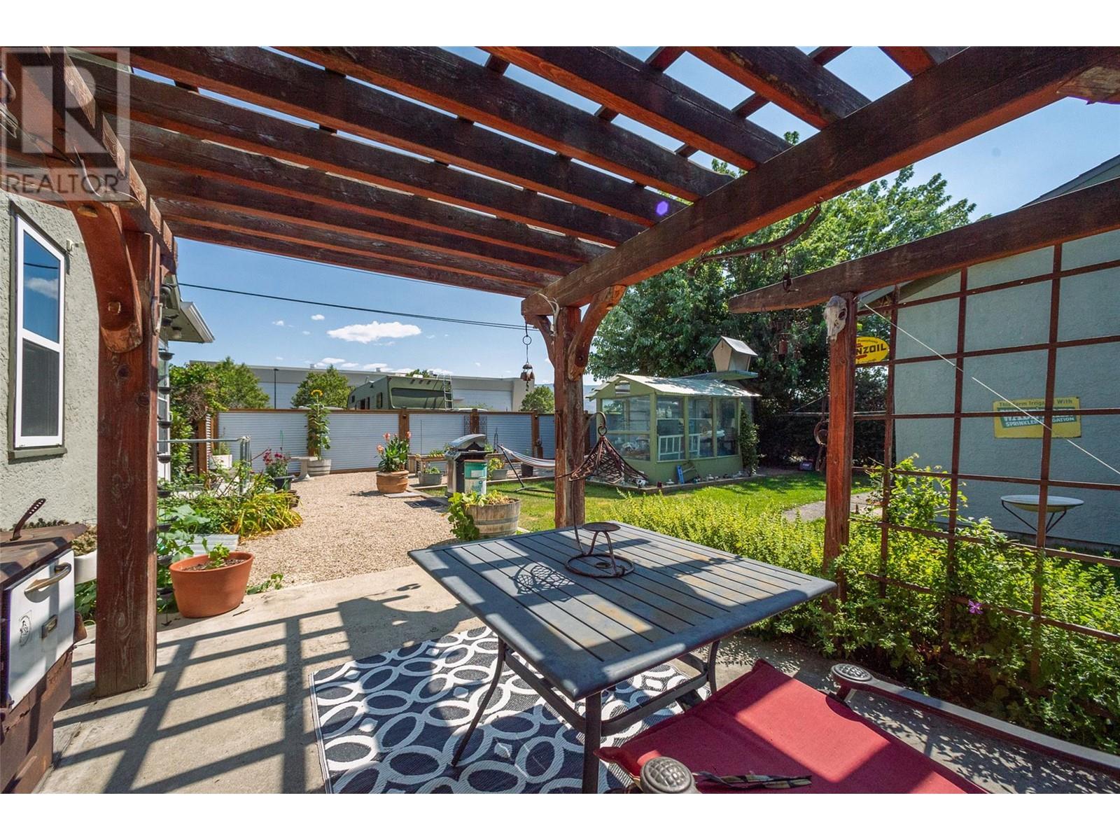 930 Vernon Avenue, Penticton