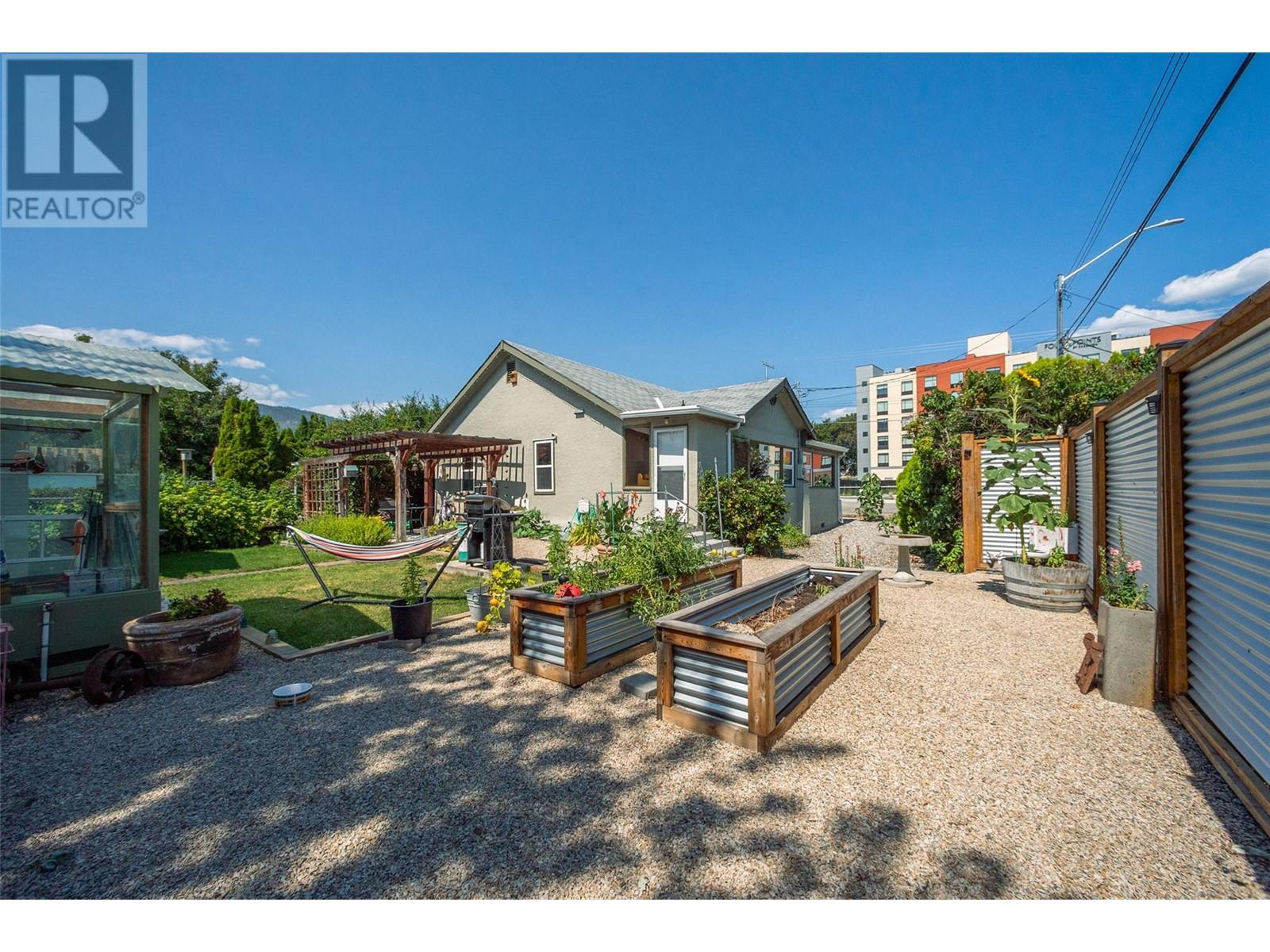 930 Vernon Avenue, Penticton