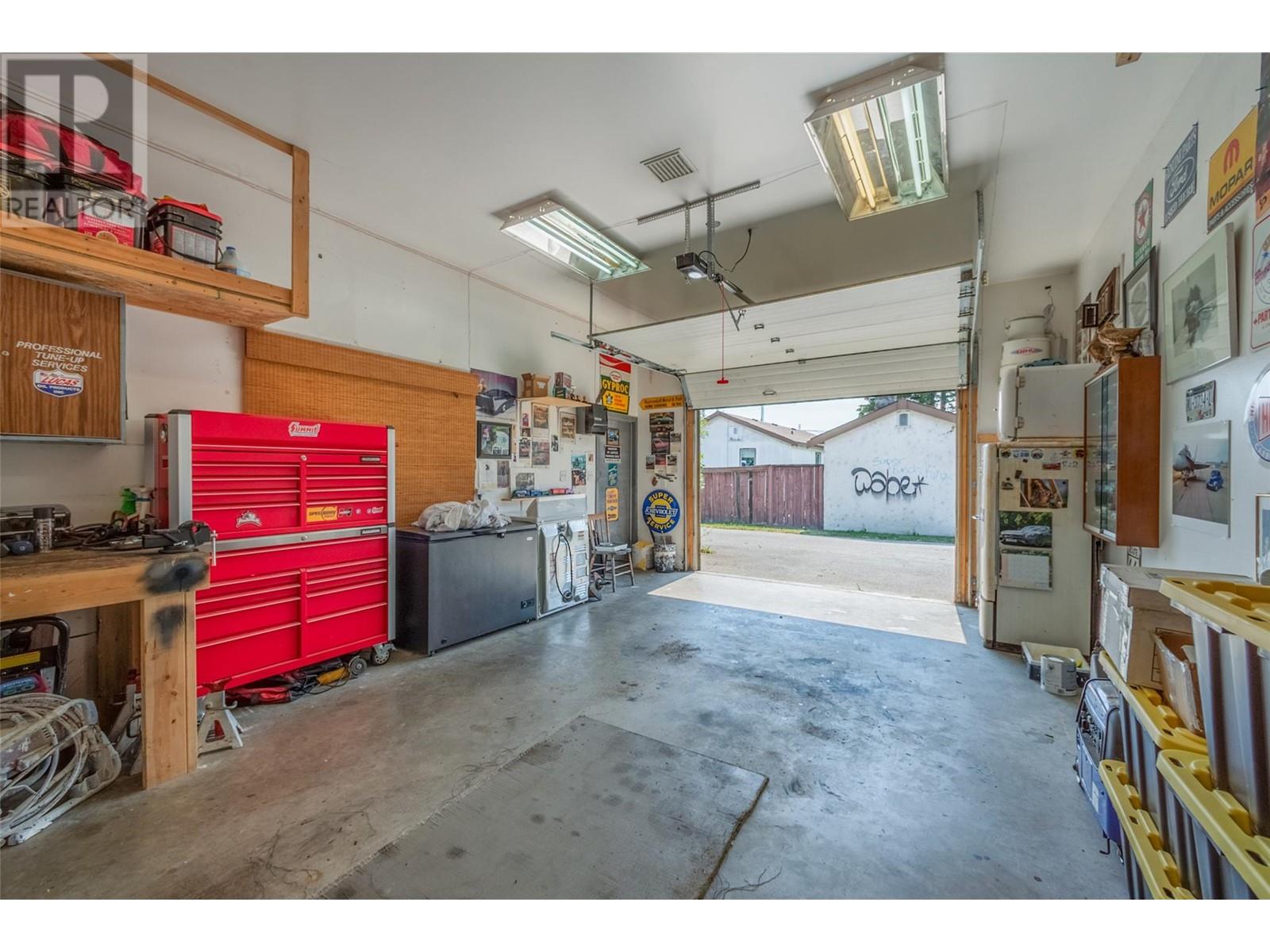 930 Vernon Avenue, Penticton