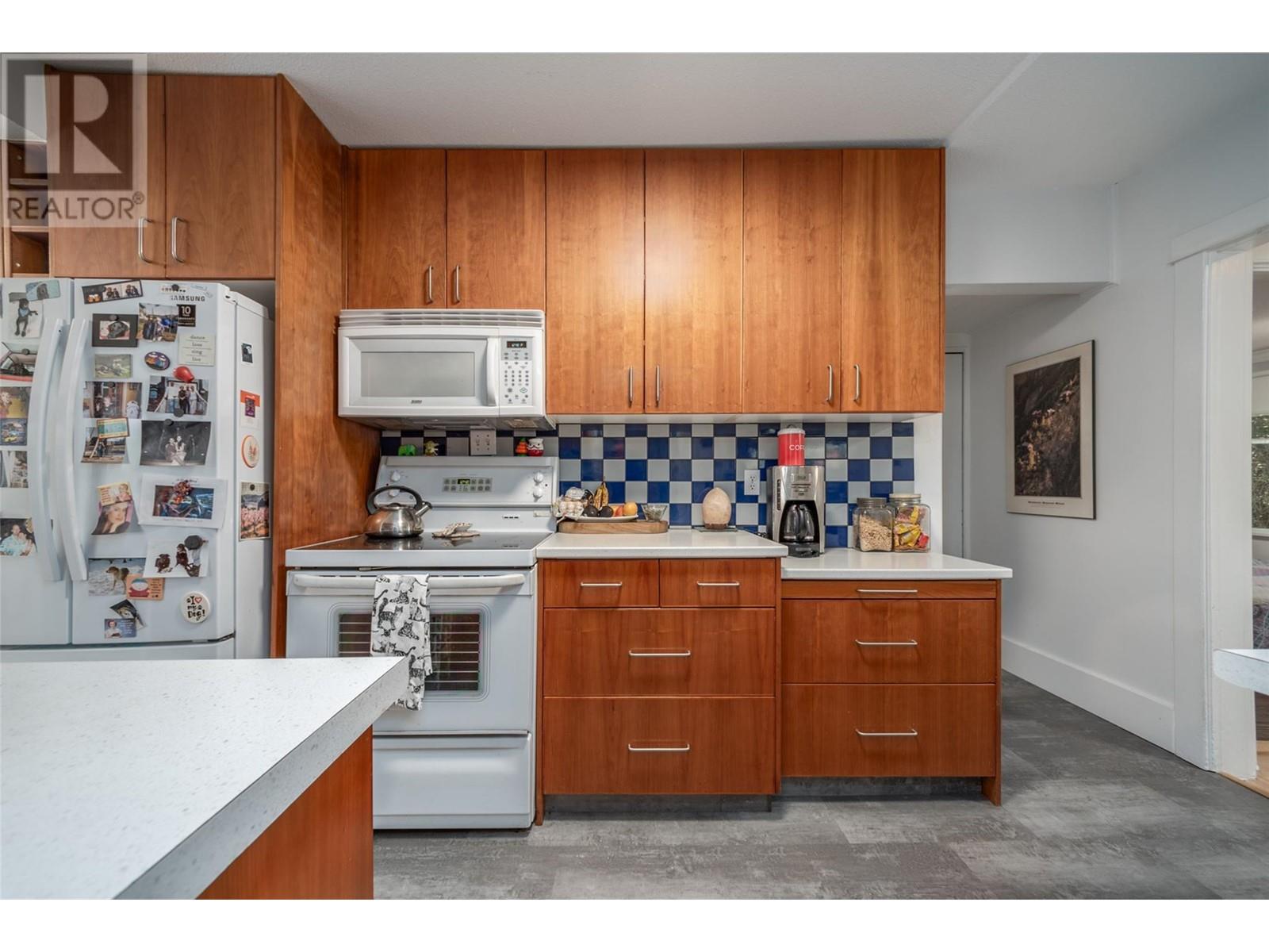 930 Vernon Avenue, Penticton