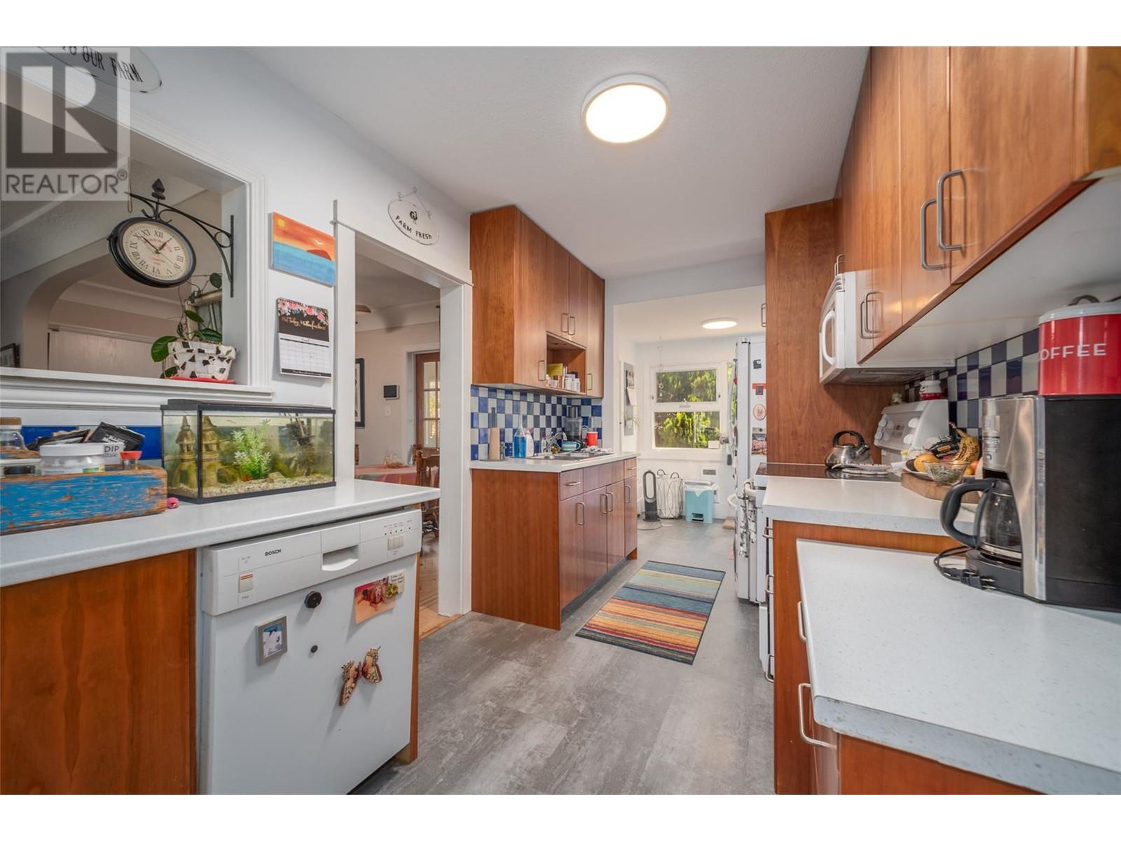 930 Vernon Avenue, Penticton