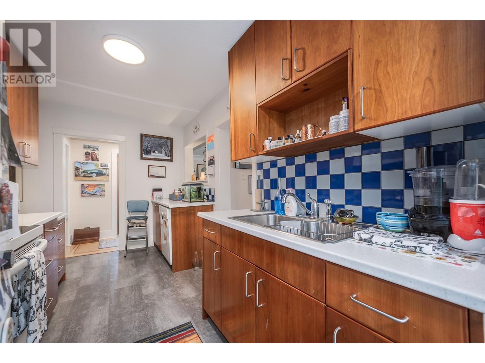 930 Vernon Avenue, Penticton