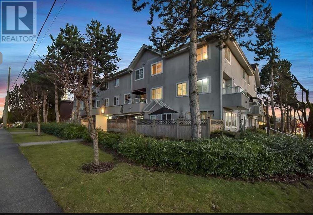 207 6930 Balmoral Street, Burnaby